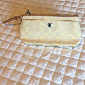Soft yellow XL Coach Wristlet NWOT ❤️